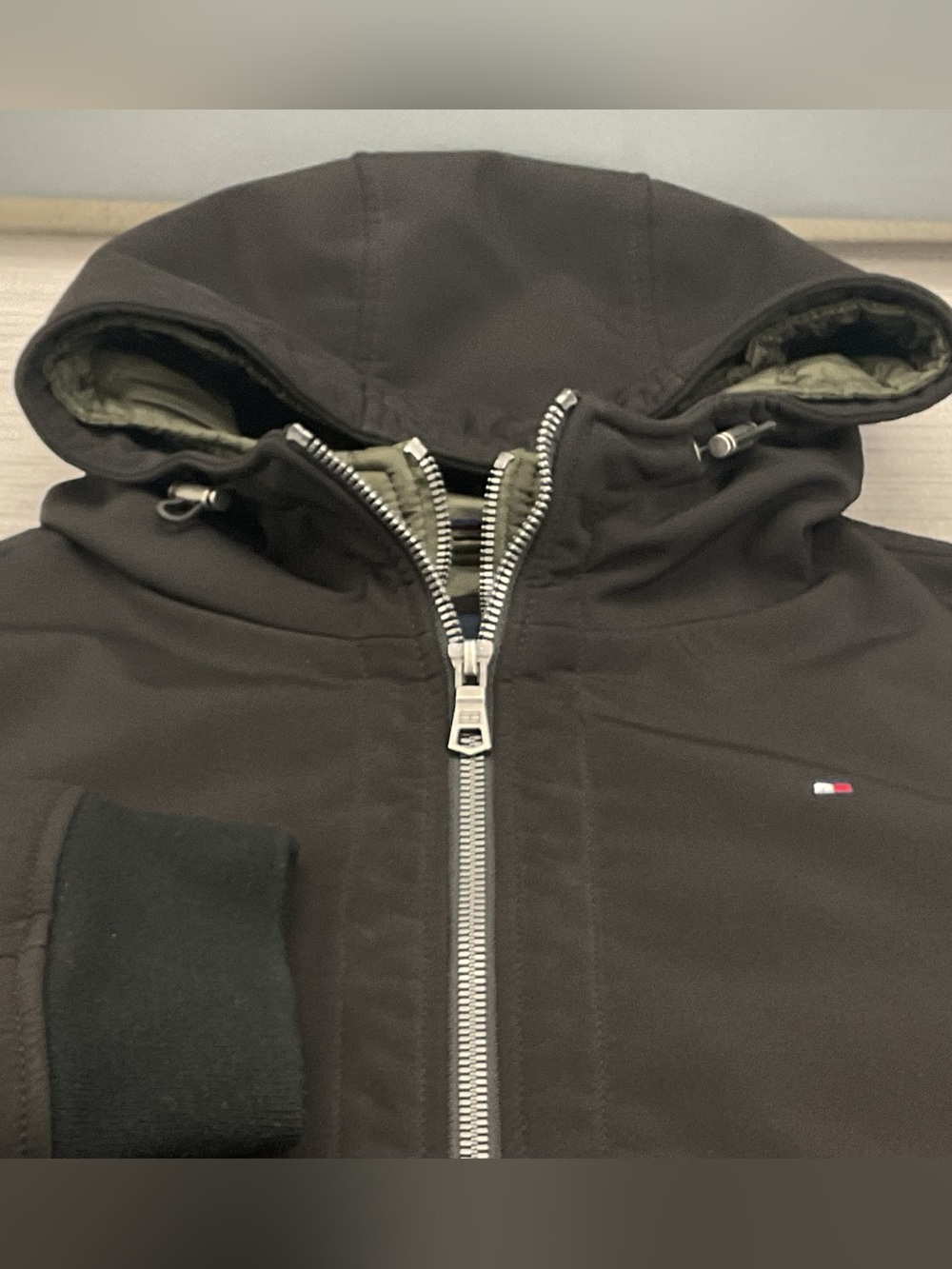 Tommy Hilfiger Men’s Size Medium Black/ Green Water & Wind Resistant Jacket